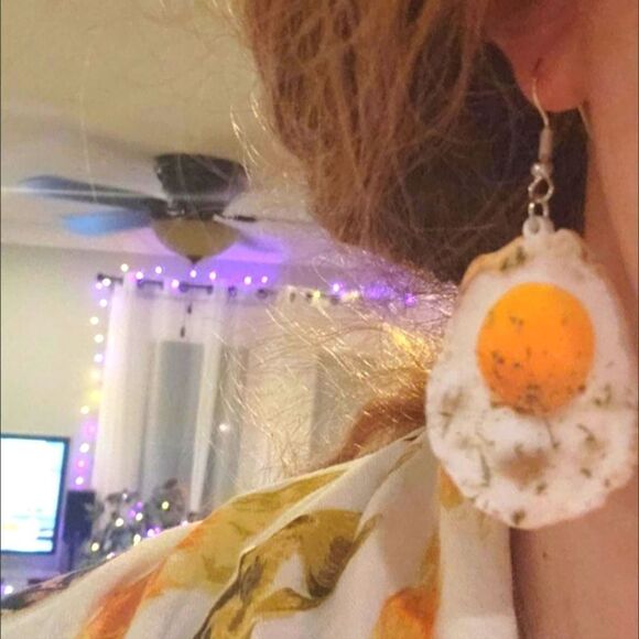 Realistic 5d fun dangle earrings - Picture 3 of 11